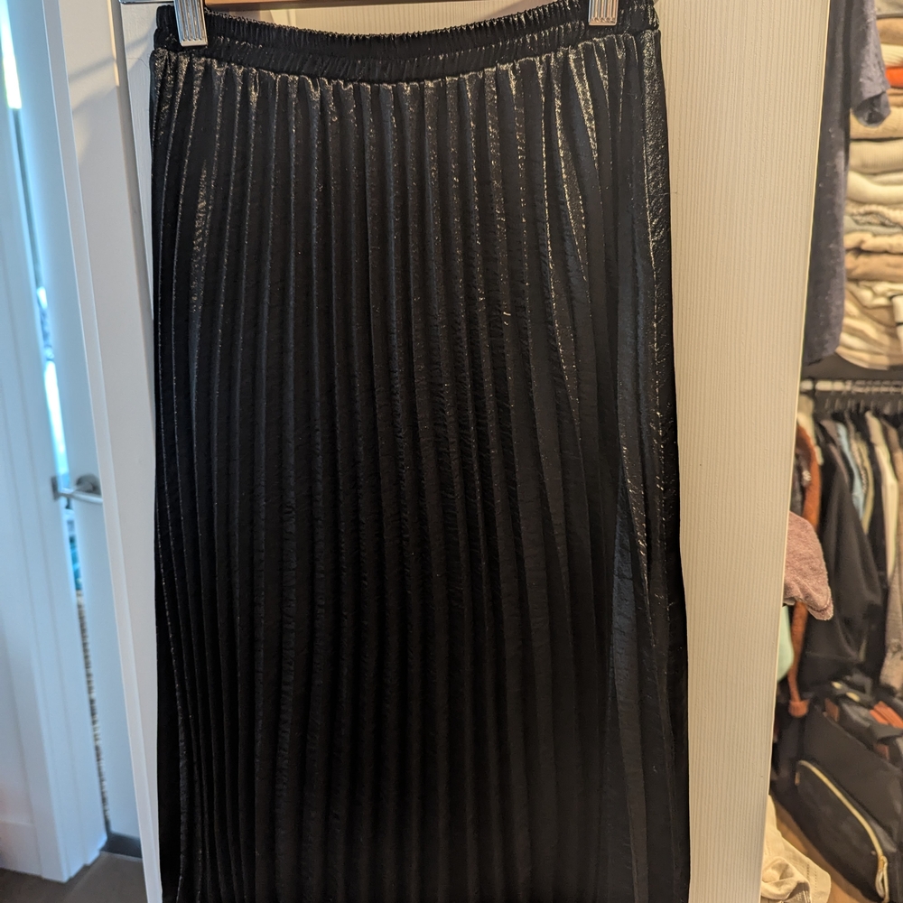 NWOT Midi Black Pleated Skirt